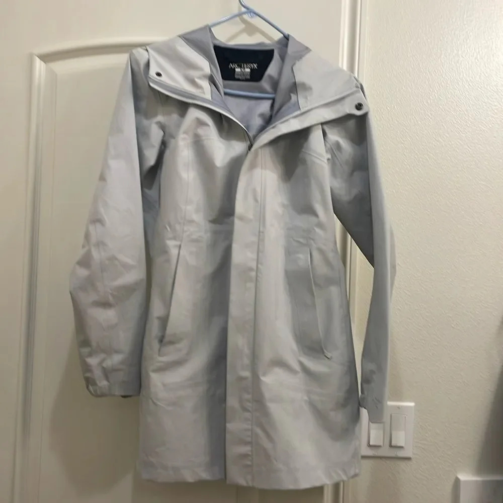 Arc'Teryx woman's s gray raincoat